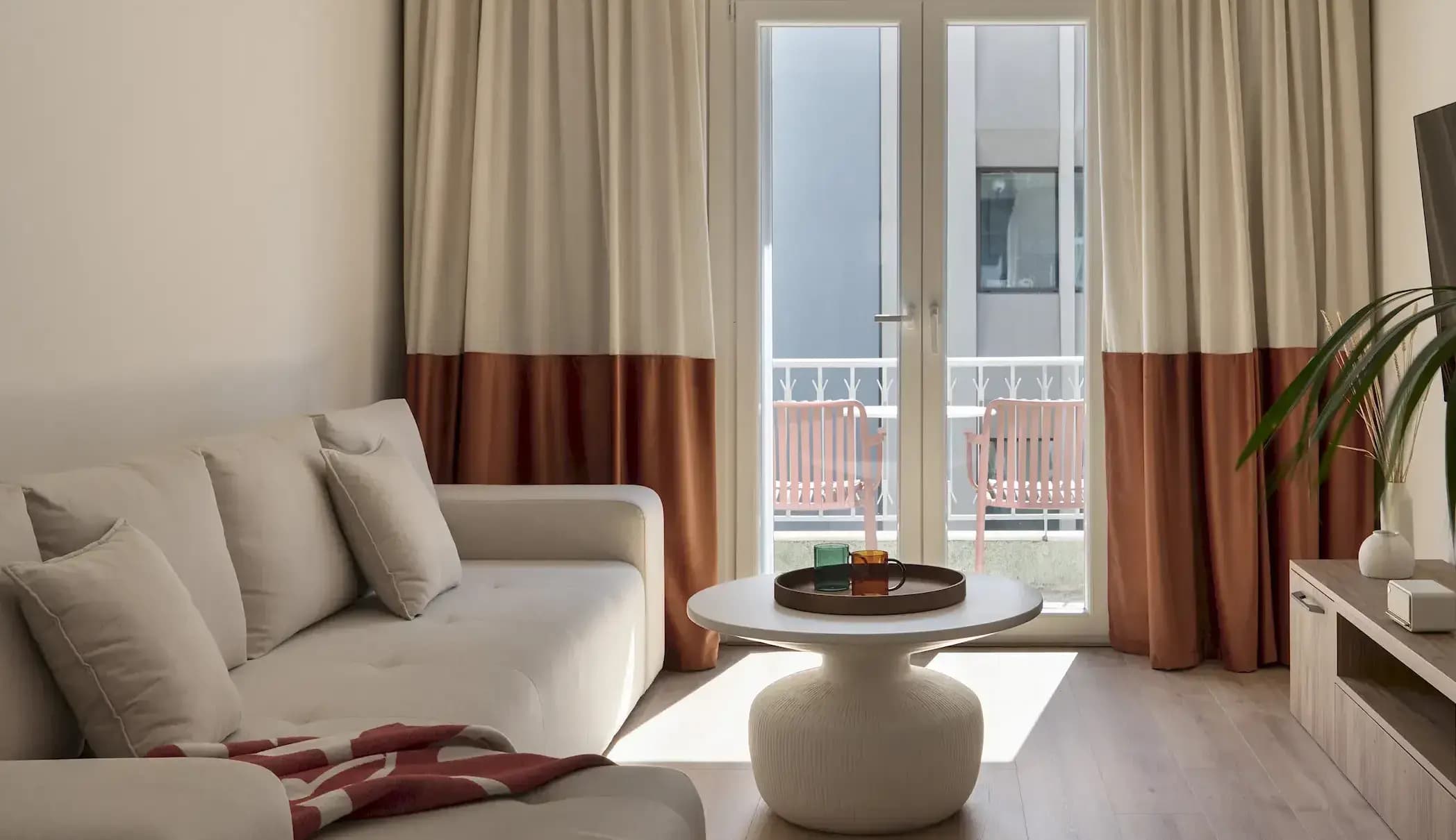 Cozy Apartment steps away from Acropolis