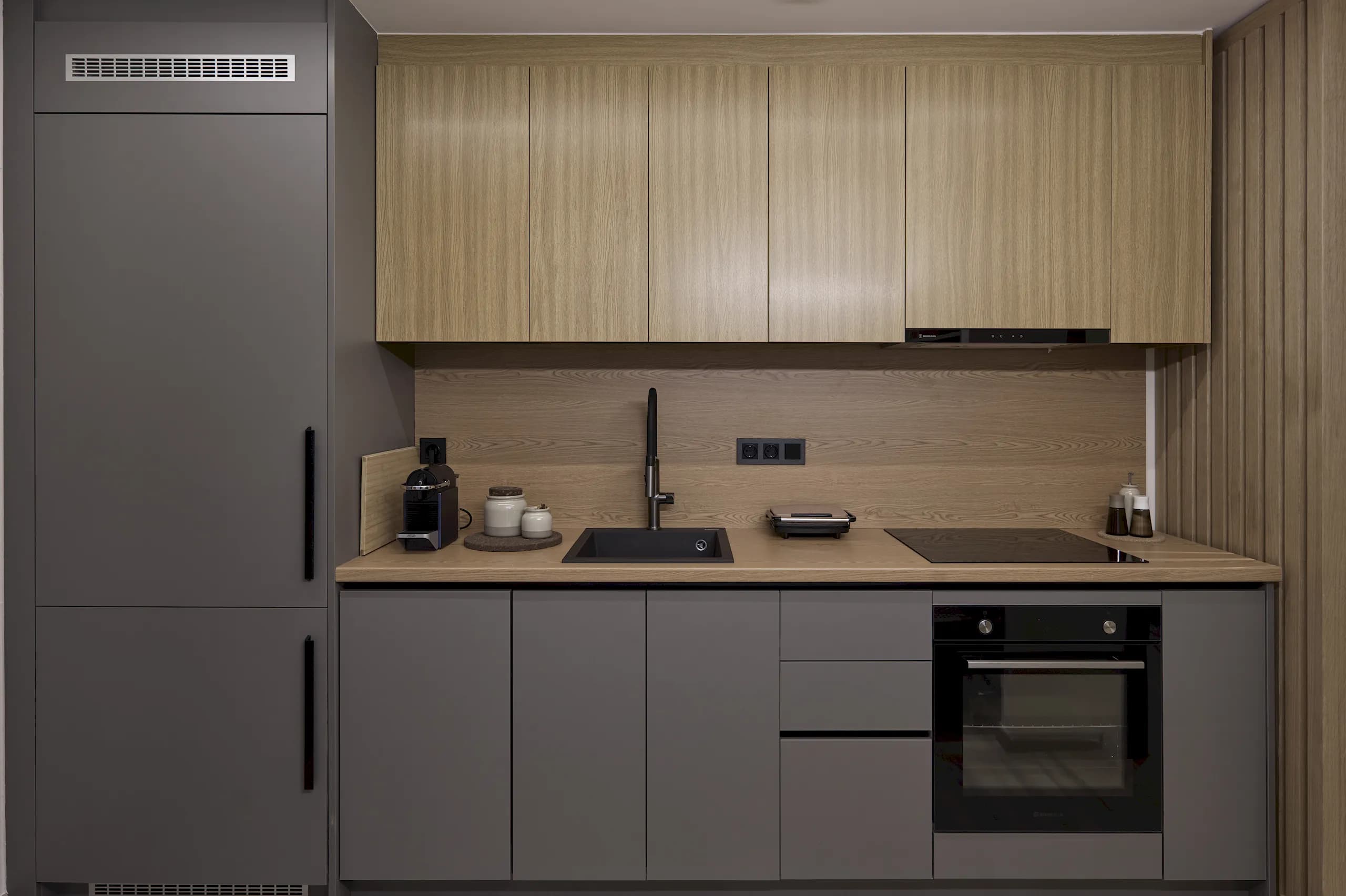 Fully Renovated Apartment in Petralona 9